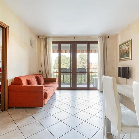 Апартаменты With Balcony Nearby M3 Subway Yellow Line Милан