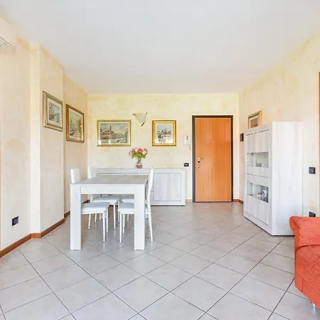 With Balcony Nearby M3 Subway Yellow Line Апартаменты Милан