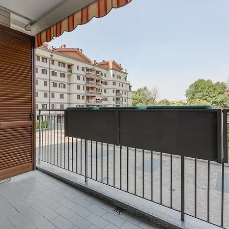 With Balcony Nearby M3 Subway Yellow Line Апартаменты Милан